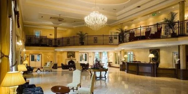 Woodstock hotel Ennis entry